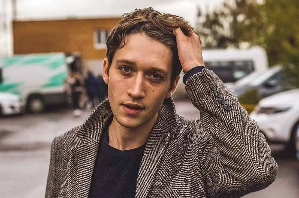 Read more about the article Перестали снимать, начал пить. Почему актёр Яков Левда оказался под судом