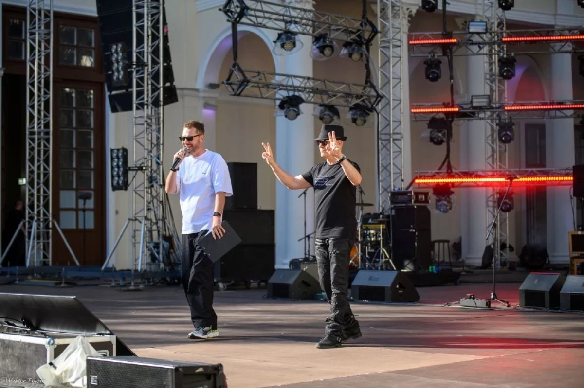Read more about the article Прогресс, классика и драйв — вместе навеки. Чем удивил SandlerFest 2025
