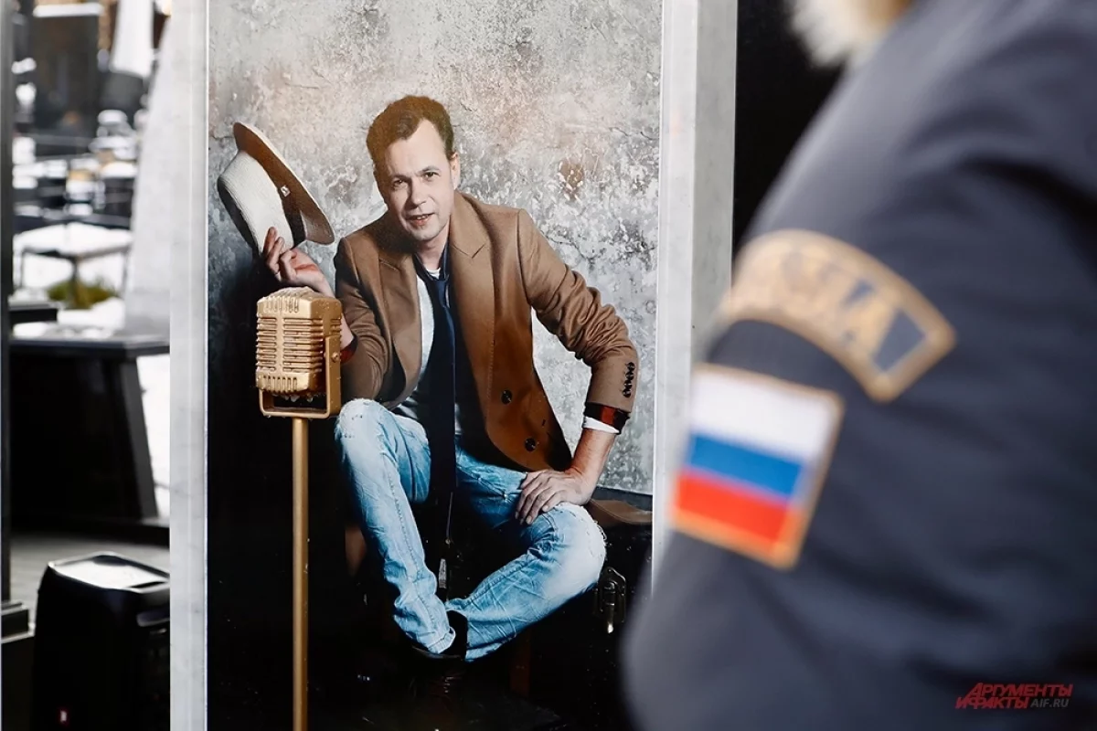 Read more about the article Гитара и шляпа. На Троекуровском открыли памятник Левкину