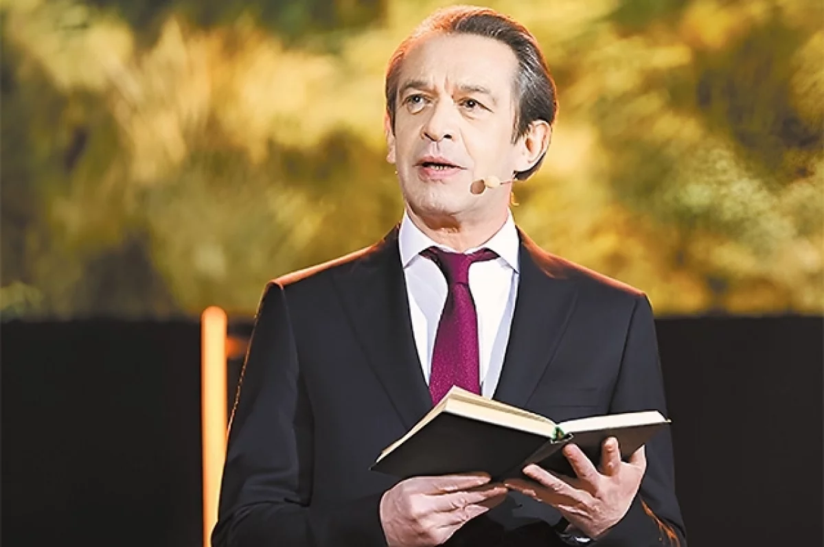 Read more about the article «Люблю гадать на книгах». Владимир Машков объяснил магию печатного слова