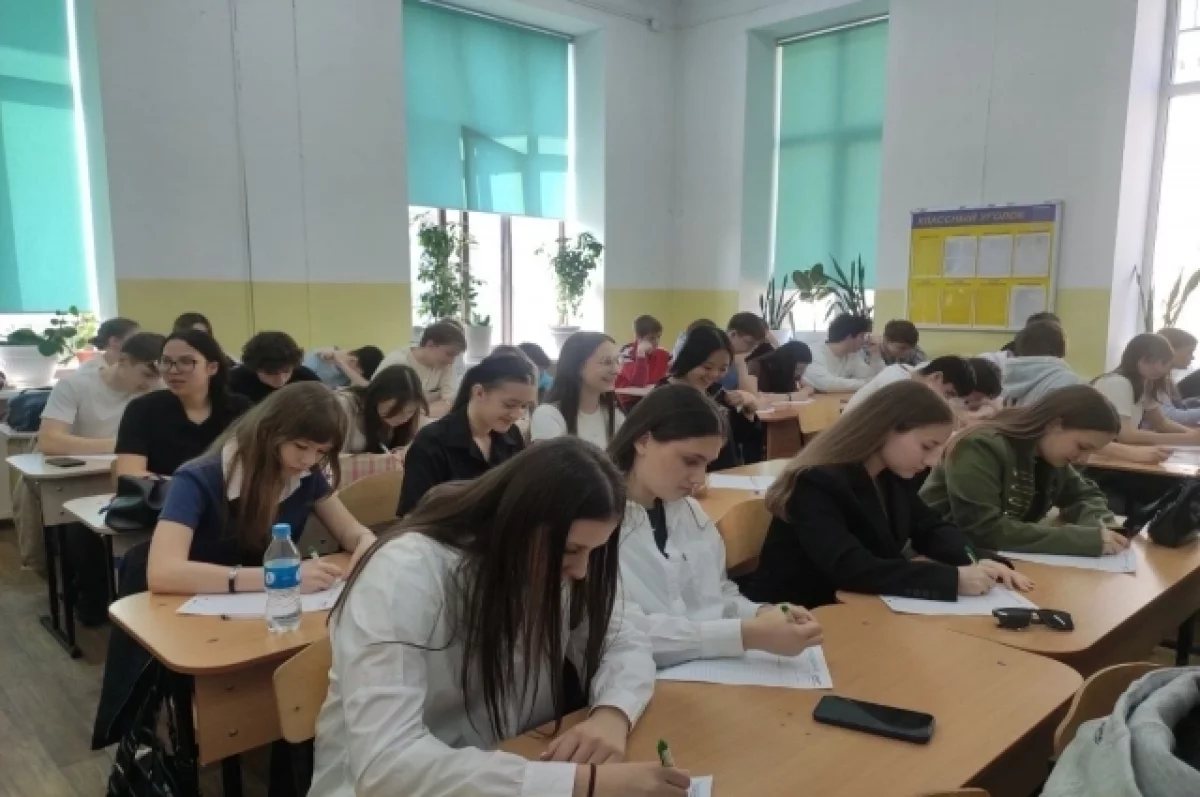 Read more about the article Раскрыты сроки внедрения учебника обществознания под редакцией Медведева