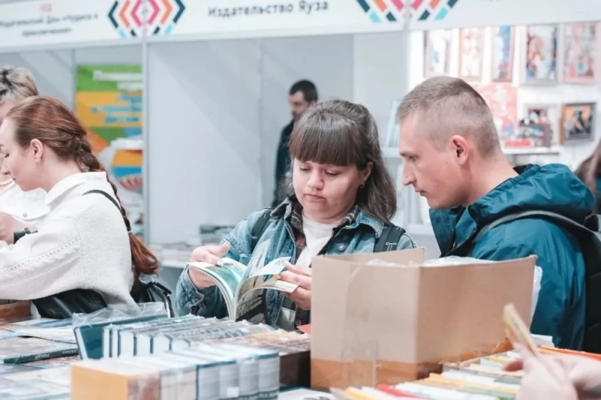 Read more about the article Время книголюбов. Беглов поздравил петербуржцев с открытием Книжного салона
