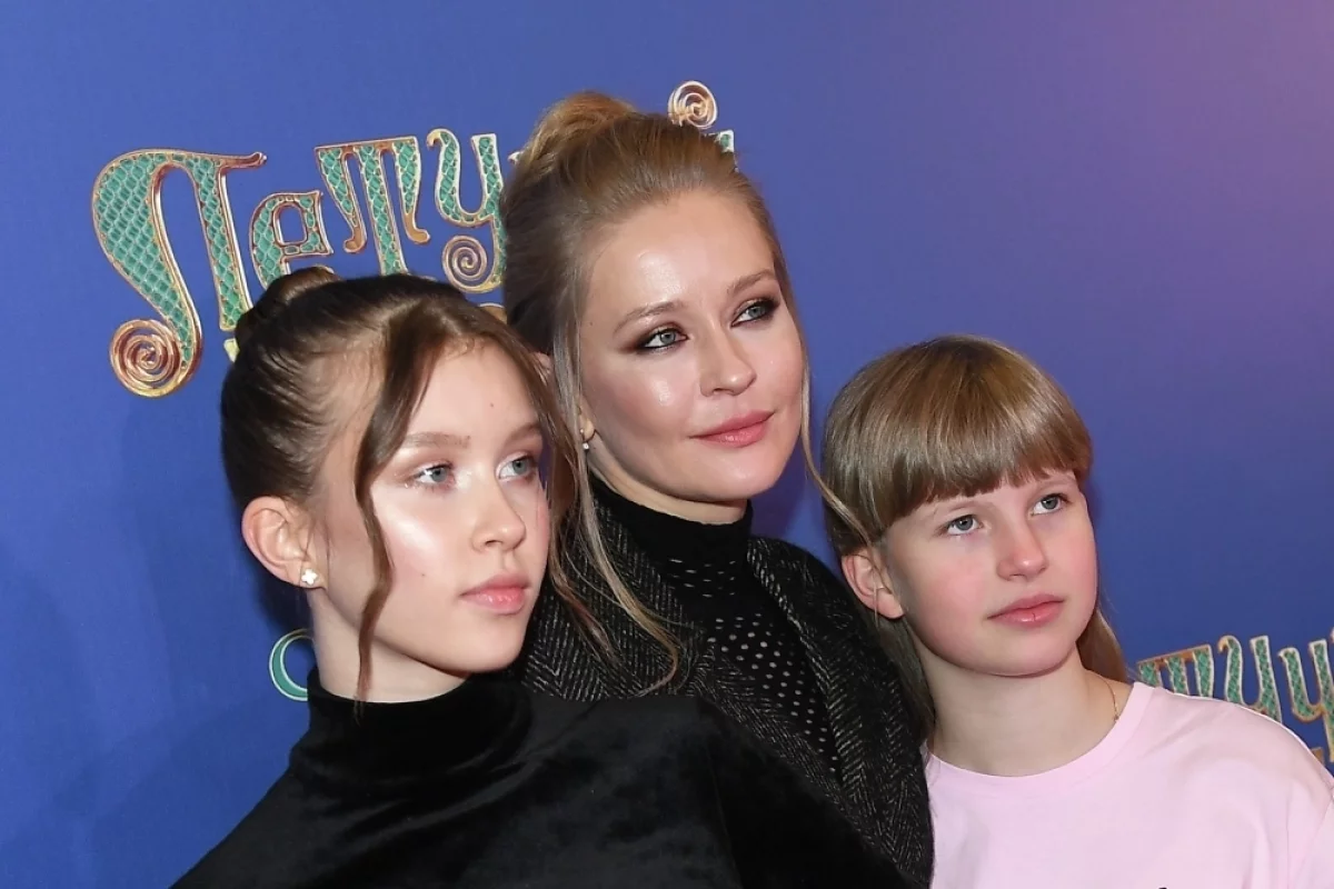 Read more about the article «Видит всех насквозь». Юлия Пересильд рассказала о 13-летней дочери Марии