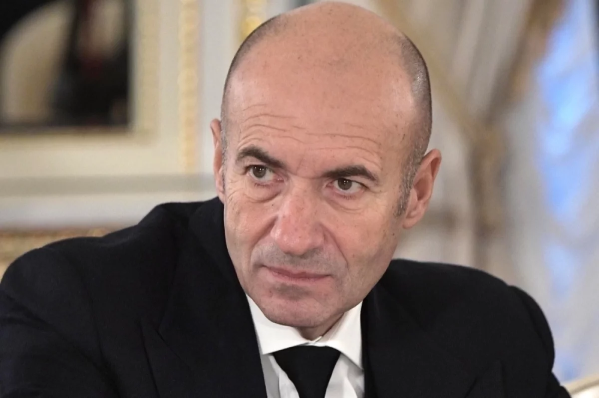 Read more about the article По соседству с Безосом. Адвокат Бенхин рассказал о квартире Крутого в США